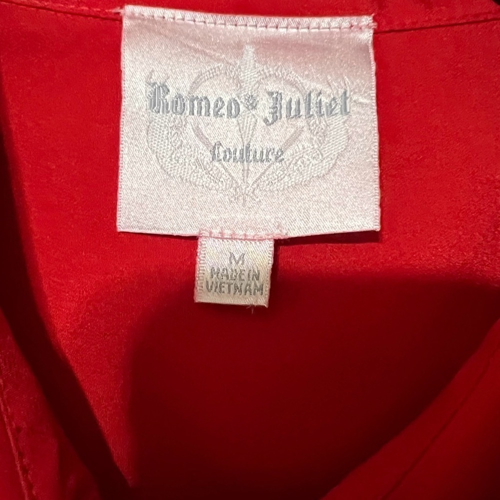 Romeo and Juliet Couture (NWT) Long Sleeve, Front Tie Top Size Medium - Picture 10 of 11